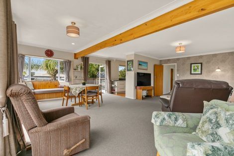 Photo of property in 10 Rock Isle Road, Torbay, Auckland, 0630