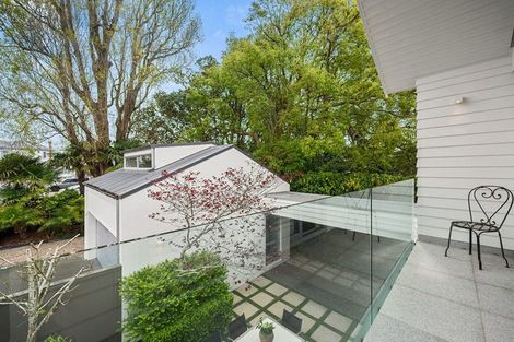 Photo of property in 47 Princes Street, Northcote Point, Auckland, 0627