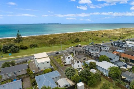 Photo of property in 906 Papamoa Beach Road, Papamoa Beach, Papamoa, 3118