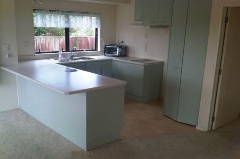 Photo of property in 2/62 Tonar Street, Northcote, Auckland, 0627