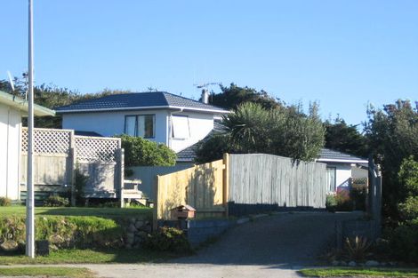 Photo of property in 9 Caughley Place, Otaki Beach, Otaki, 5512
