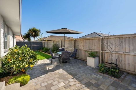 Photo of property in 2/126a Middlepark Road, Sockburn, Christchurch, 8042