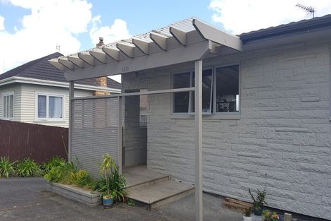Photo of property in 627 Beach Road, Rothesay Bay, Auckland, 0630