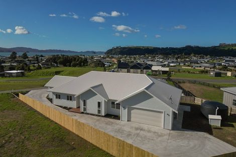 Photo of property in 3 Tinirau Place, Cooks Beach, 3591