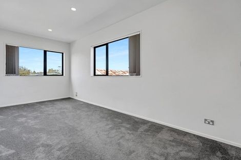 Photo of property in 18a Riverpark Crescent, Henderson, Auckland, 0610