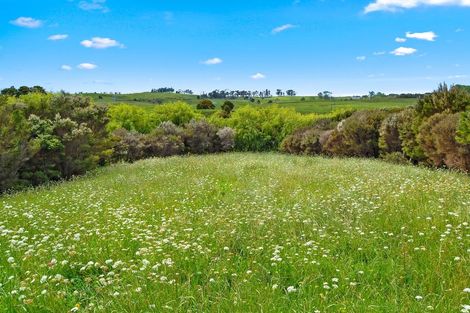 Photo of property in 17 Ranganui Road, Kaiwaka, 0573