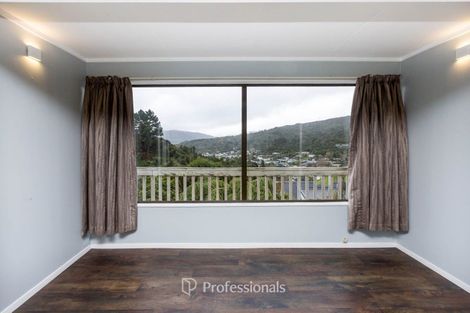 Photo of property in 27 Ngahere Street, Stokes Valley, Lower Hutt, 5019