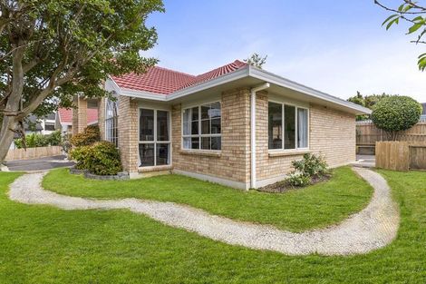 Photo of property in 11 Nathan Close, Somerville, Auckland, 2014