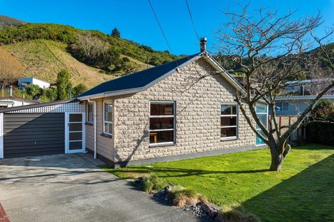 Photo of property in 11 Cornwall Street, Picton, 7220