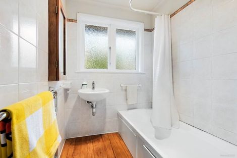 Photo of property in 68 Staveley Avenue, Mount Roskill, Auckland, 1041
