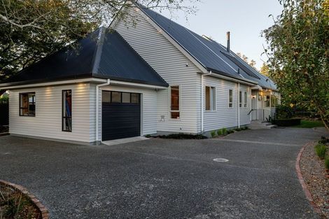 Photo of property in 19 Ruamahanga Crescent, Terrace End, Palmerston North, 4410