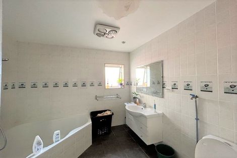 Photo of property in 7a Waterfront Road, Mangere Bridge, Auckland, 2022