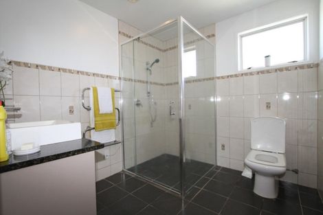 Photo of property in 22 Glennandrew Drive, Half Moon Bay, Auckland, 2012