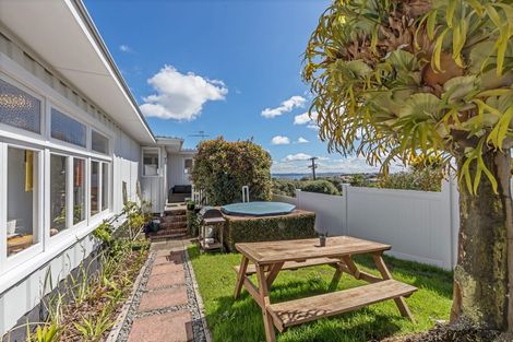 Photo of property in 21 Tindalls Bay Road, Tindalls Beach, Whangaparaoa, 0930