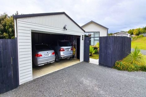 Photo of property in 2 Meenas Place, Cable Bay, 0420