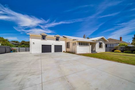 Photo of property in 16 Dixon Avenue, Hawera, 4610