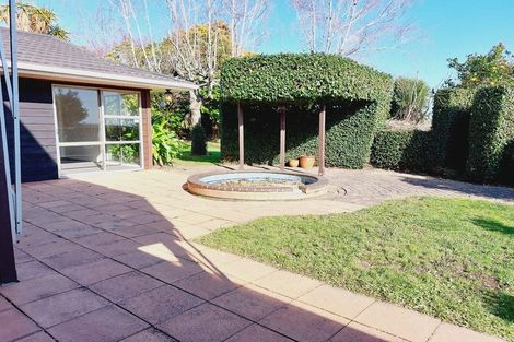 Photo of property in 17 Hamish Place, Sunnyhills, Auckland, 2010