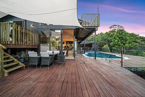 Photo of property in 8 Aberdeen Road, Campbells Bay, Auckland, 0620