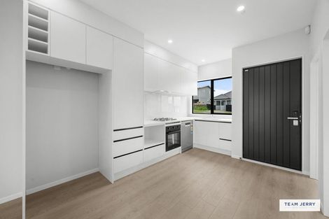Photo of property in 6 Wild Flower Way, Karaka, Papakura, 2113