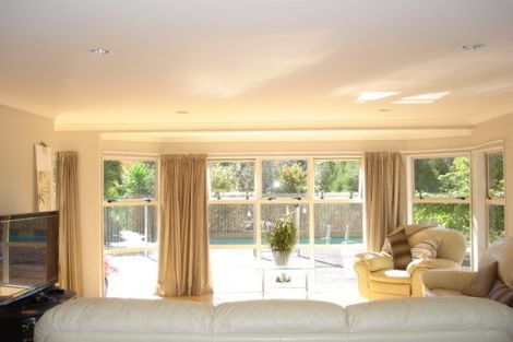 Photo of property in 18 Mountain Road, Henderson Valley, Auckland, 0612