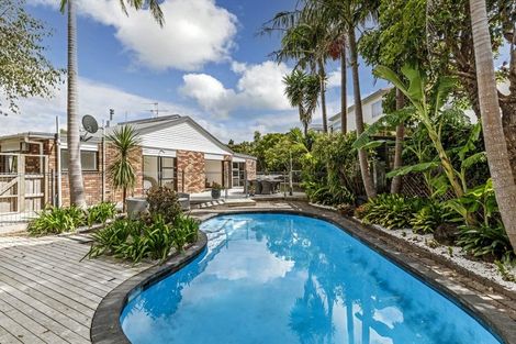 Photo of property in 557 Beach Road, Murrays Bay, Auckland, 0630