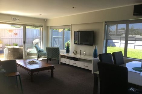 Photo of property in 1/104 East Coast Road, Forrest Hill, Auckland, 0620