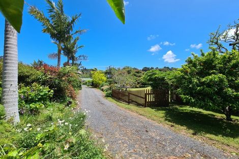 Photo of property in 40 Driving Creek Road, Coromandel, 3506