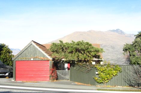 Photo of property in 80 Cedar Drive, Kelvin Heights, Queenstown, 9300