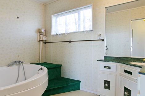 Photo of property in 11 Kempton Place, Richmond Heights, Taupo, 3330