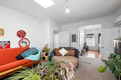 Photo of property in 92 Young Street, New Plymouth, 4310