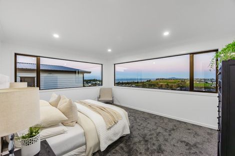 Photo of property in 52 Kumukumu Road, Long Bay, Auckland, 0630