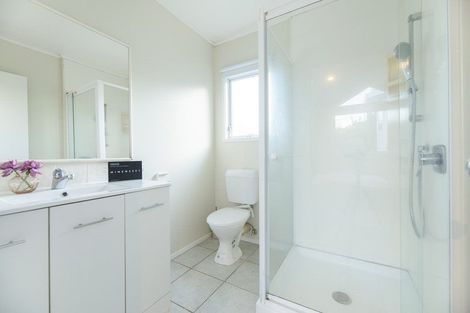 Photo of property in 1/48 Noeleen Street, Glenfield, Auckland, 0629