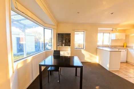 Photo of property in 8 Taha Road, Te Atatu South, Auckland, 0610