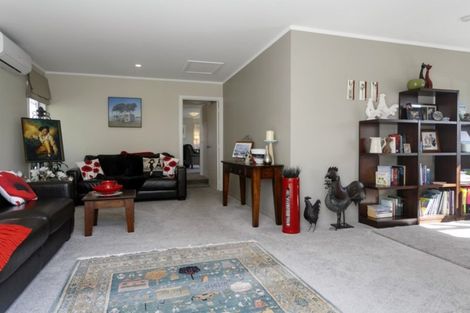 Photo of property in 4 Richmond Avenue, Richmond Heights, Taupo, 3330