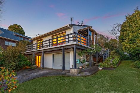 Photo of property in 42 Holyoake Place, Chatswood, Auckland, 0626