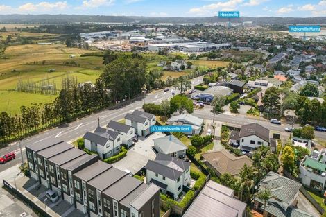 Photo of property in 2/111 Hobsonville Road, West Harbour, Auckland, 0618
