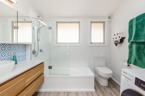 Photo of property in 15 Tiromoana Road, Raumati South, Paraparaumu, 5032