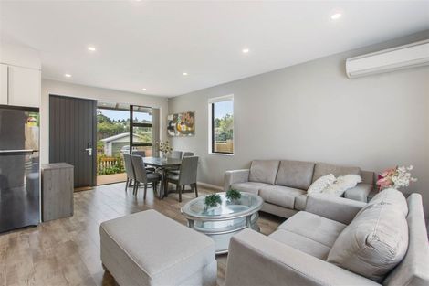 Photo of property in 1b Julia Place, Totara Vale, Auckland, 0629