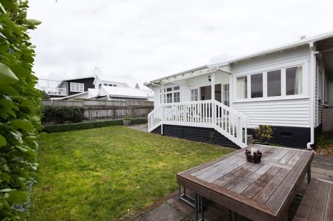 Photo of property in 87 Pendarves Street, New Plymouth, 4310
