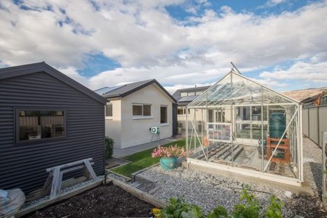 Photo of property in 22 Old Station Avenue, Wanaka, 9305