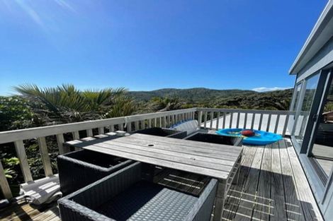 Photo of property in 19 Rayner Road, Piha, New Lynn, 0772