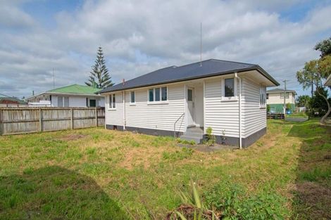 Photo of property in 27 Hill Crescent, Papakura, 2110
