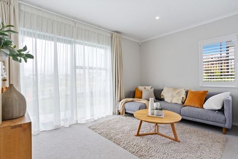 Photo of property in 35 Barrel Crescent, Swanson, Auckland, 0614