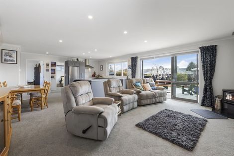 Photo of property in 4 Rogers Place, Kinloch, Taupo, 3377