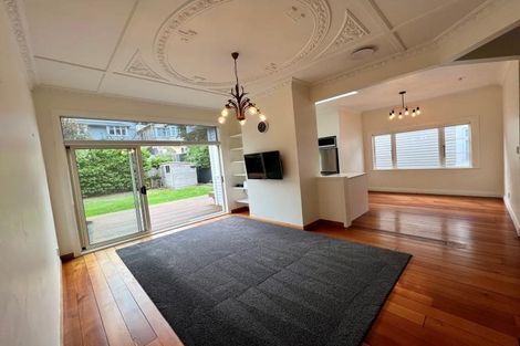 Photo of property in 82 The Parade, Island Bay, Wellington, 6023