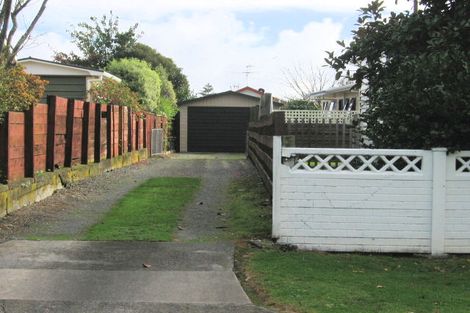 Photo of property in 4a Lesley Grove, Waikanae, 5036