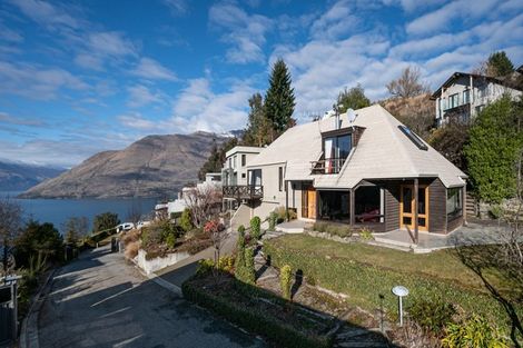 Photo of property in 10 Lordens Place, Fernhill, Queenstown, 9300