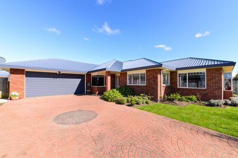 Photo of property in 18 Fernlea Avenue, Kelvin Grove, Palmerston North, 4414
