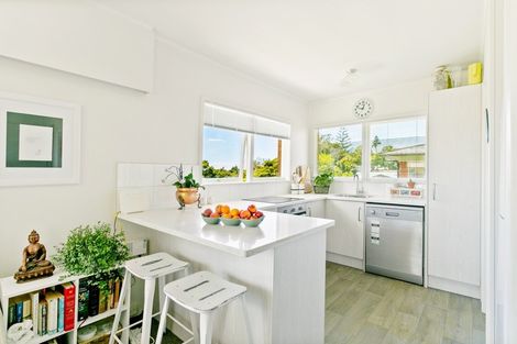 Photo of property in 2/23 Seaview Road, Glenfield, Auckland, 0629