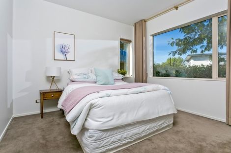 Photo of property in 8 Currey Crescent, Milford, Auckland, 0620